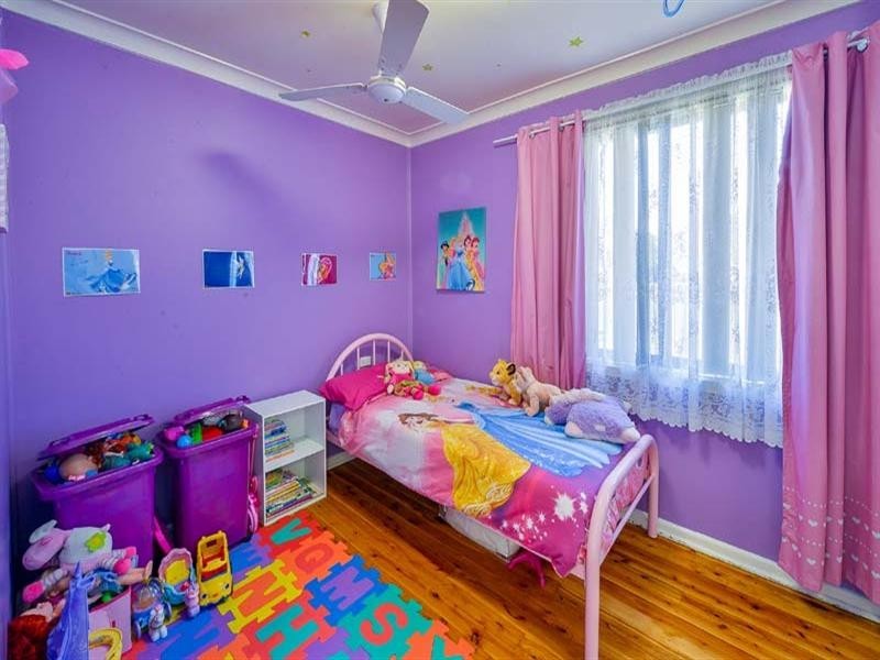 6 Seddon Place, Campbelltown NSW 2560