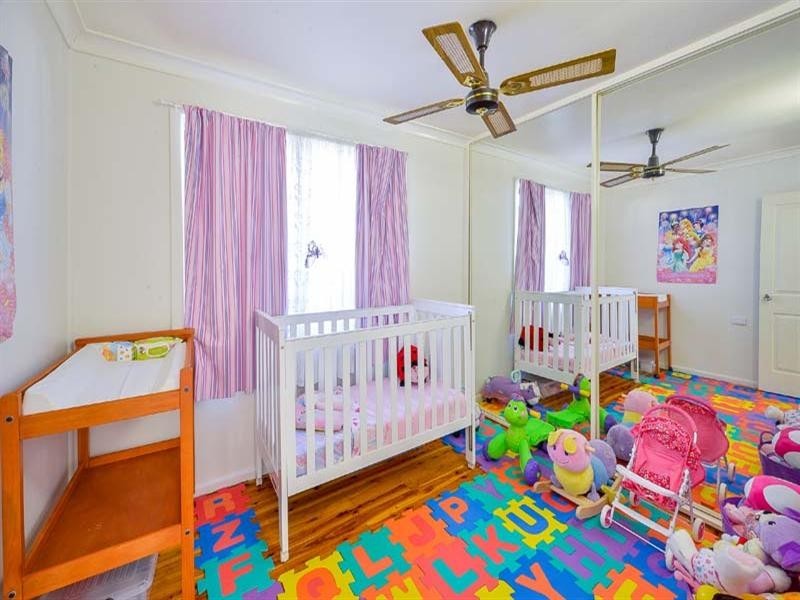 6 Seddon Place, Campbelltown NSW 2560