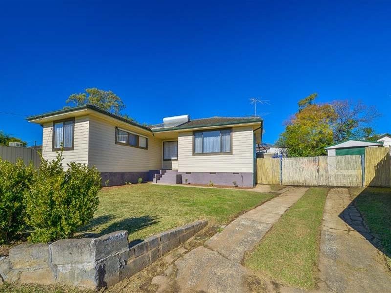 6 Seddon Place, Campbelltown NSW 2560