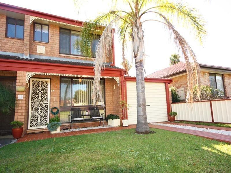 1/5 Amaranthus Place, Macquarie Fields NSW 2564