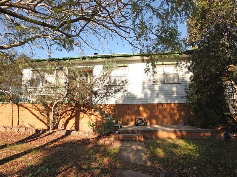 19 Farnsworth Avenue, Campbelltown NSW 2560