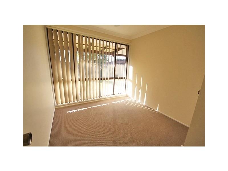 42 Haultain Street, Minto NSW 2566