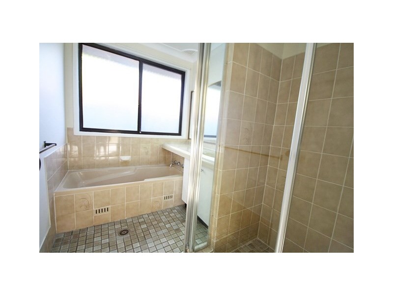 42 Haultain Street, Minto NSW 2566