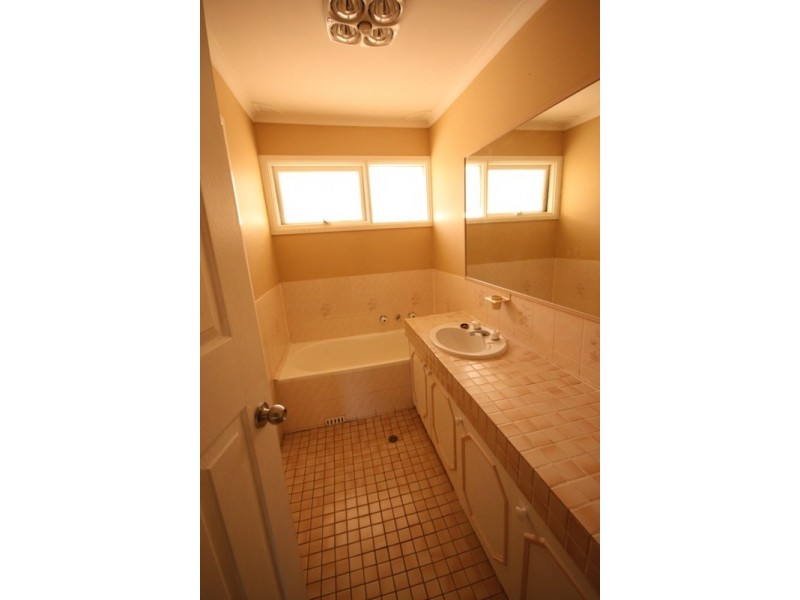 1 Nell Place, Ambarvale NSW 2560