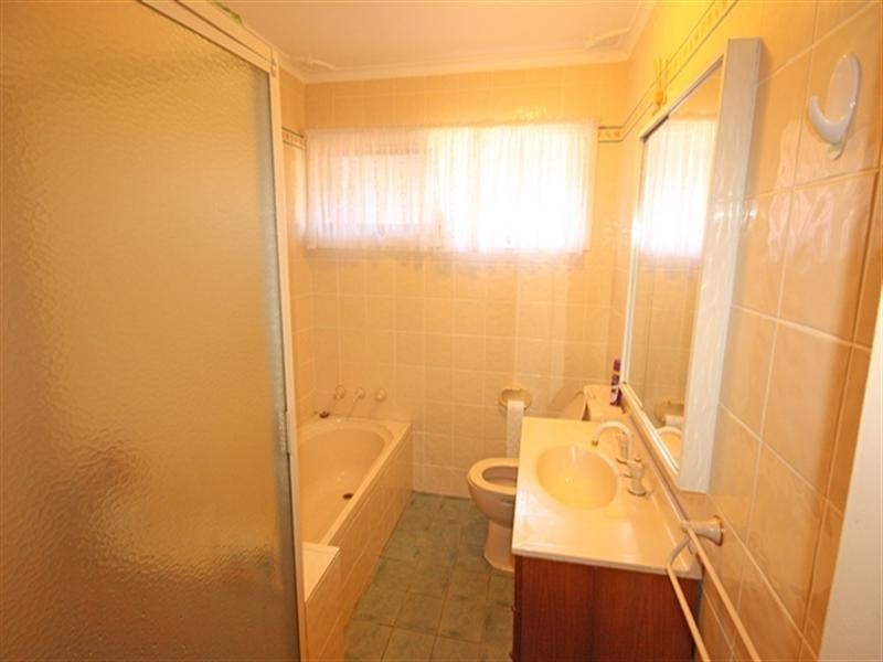 14 Jarndyce Avenue, Ambarvale NSW 2560