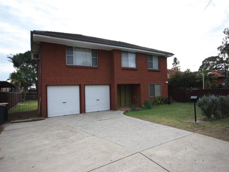 8 Lochee Place, Minto NSW 2566