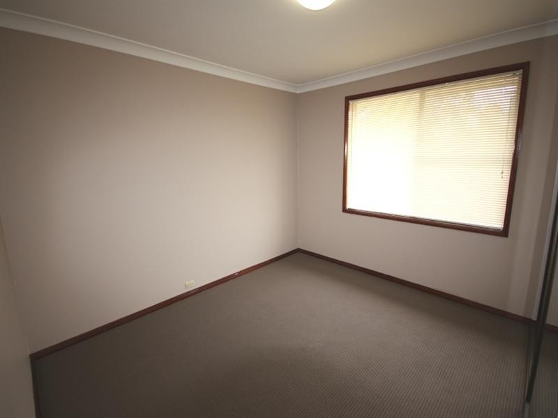 8 Lochee Place, Minto NSW 2566