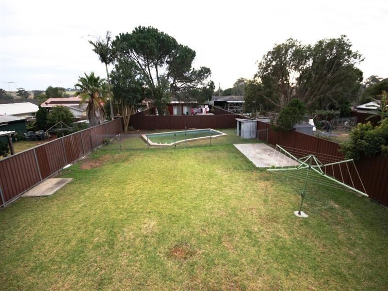 8 Lochee Place, Minto NSW 2566