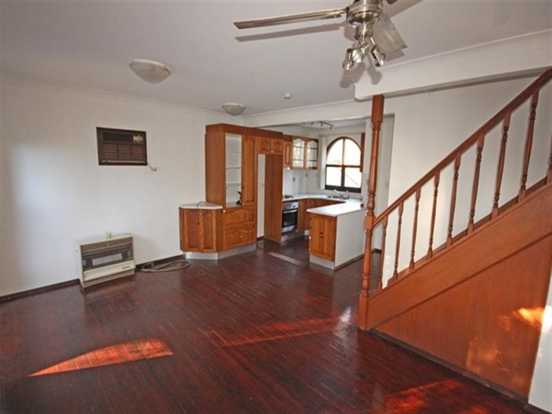 8/6 Clifford Crescent, Ingleburn NSW 2565