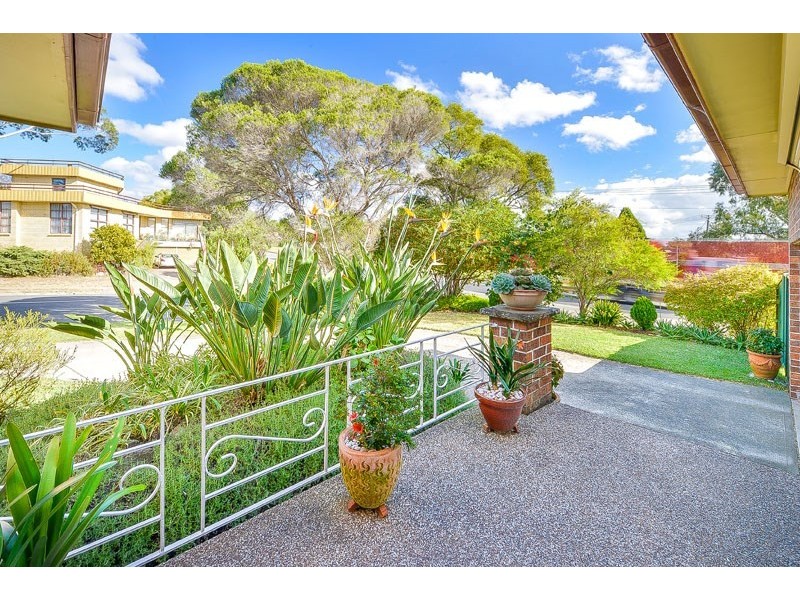 2 Harrow Road, Glenfield NSW 2167