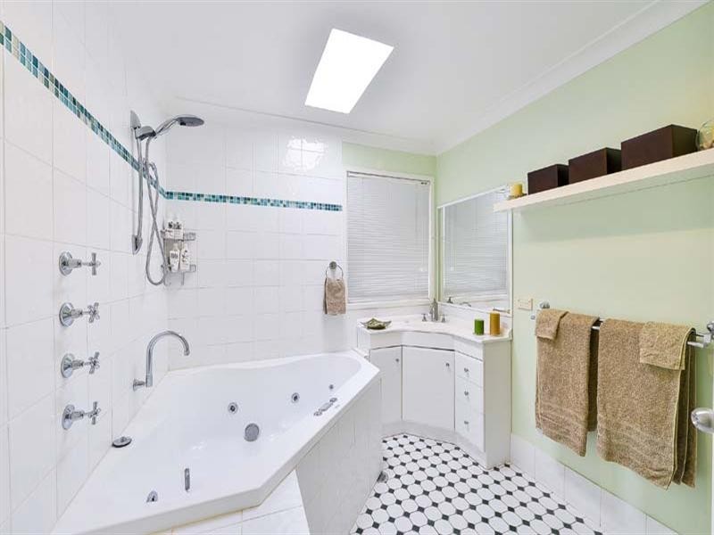 52 Lawn Avenue, Bradbury NSW 2560