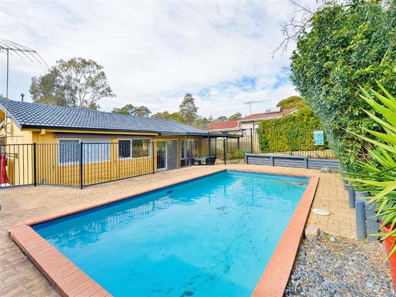 52 Lawn Avenue, Bradbury NSW 2560