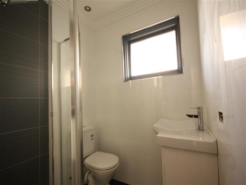 2/11 Warby Street, Campbelltown NSW 2560