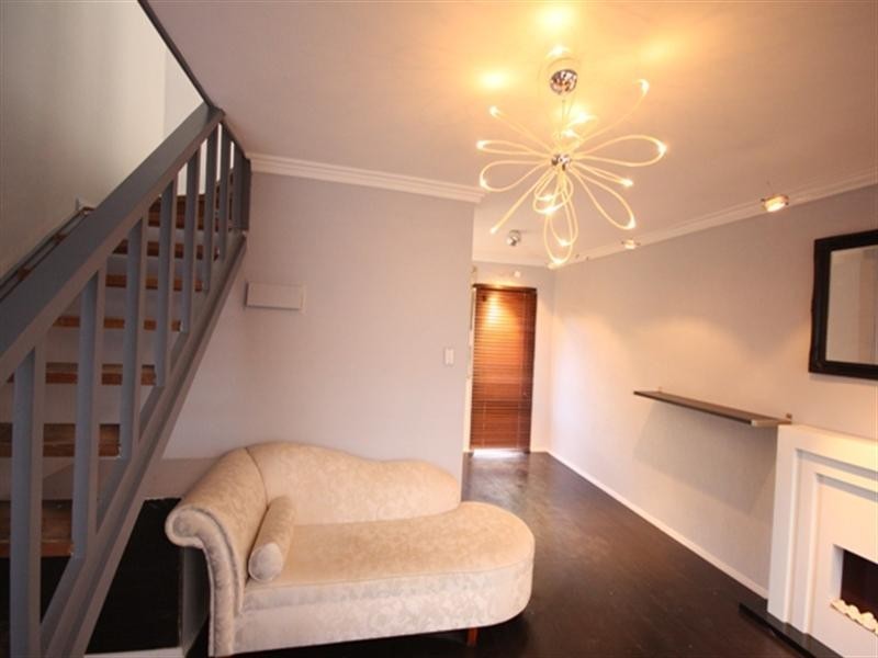 2/11 Warby Street, Campbelltown NSW 2560