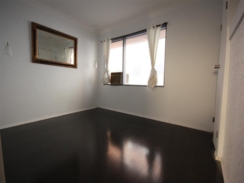 2/11 Warby Street, Campbelltown NSW 2560