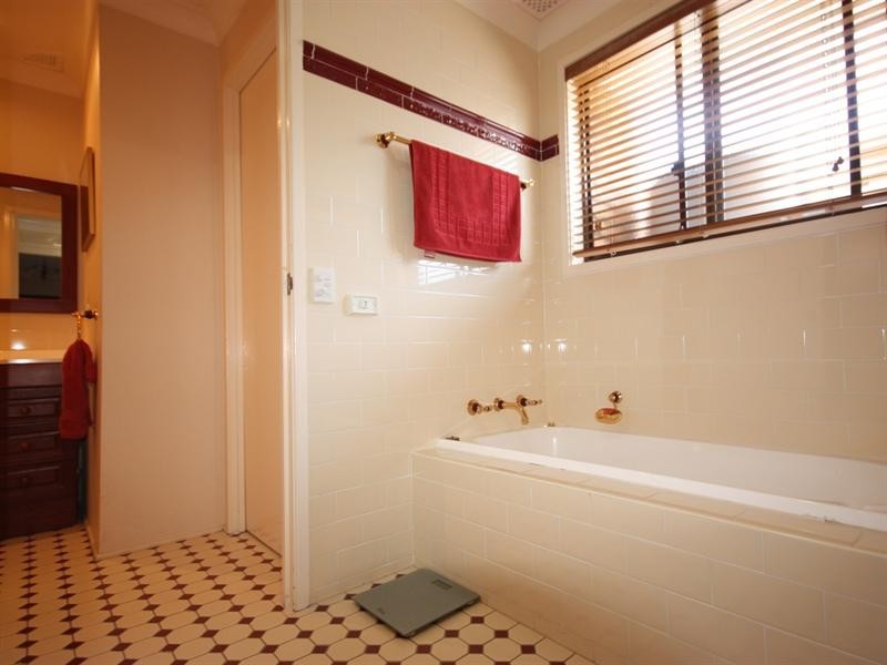 36 Livingstone Avenue, Ingleburn NSW 2565