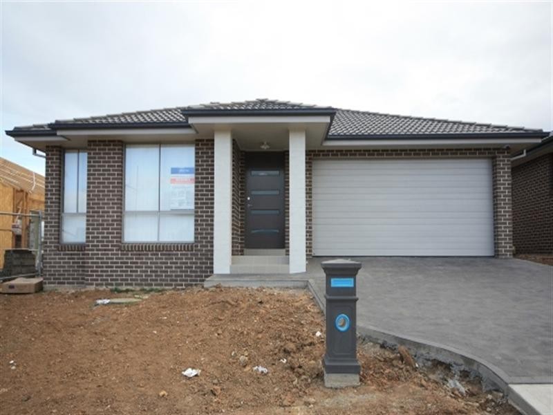 18 Geoghegan Circuit, Oran Park NSW 2570