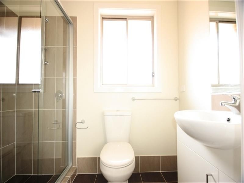 18 Geoghegan Circuit, Oran Park NSW 2570