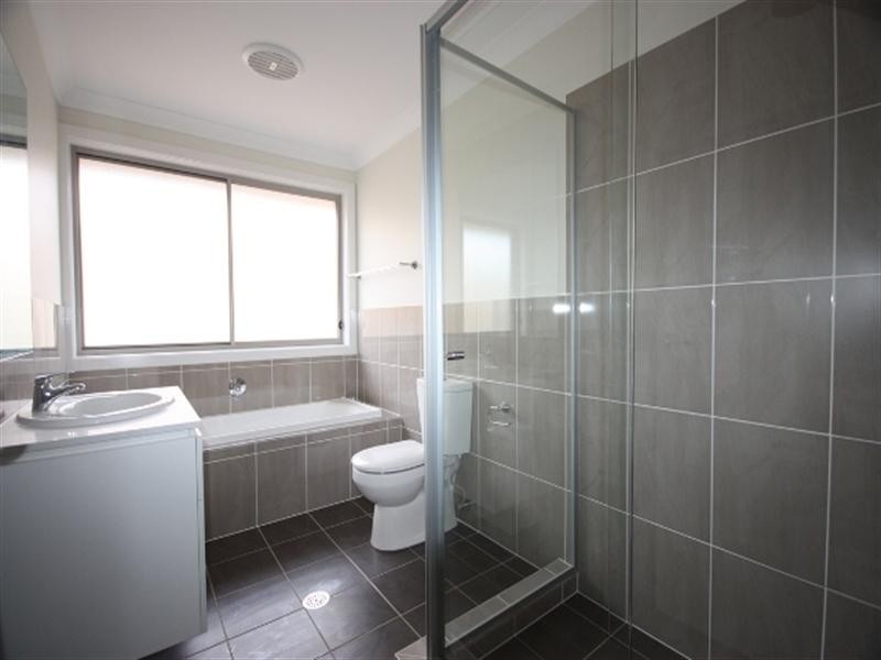 18 Geoghegan Circuit, Oran Park NSW 2570