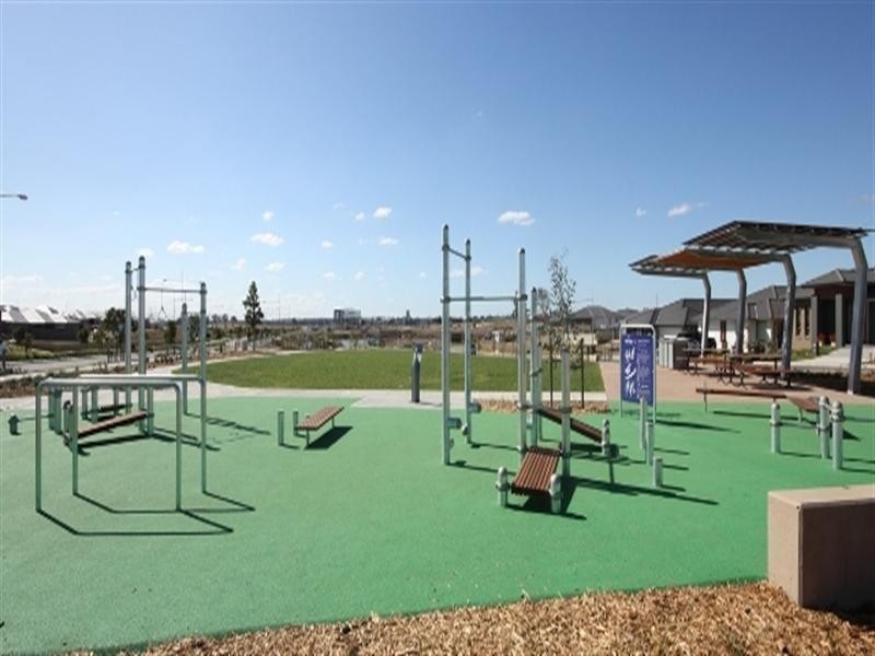 18 Geoghegan Circuit, Oran Park NSW 2570