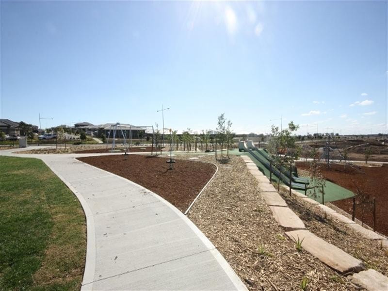 18 Geoghegan Circuit, Oran Park NSW 2570