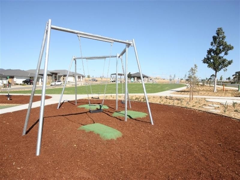 18 Geoghegan Circuit, Oran Park NSW 2570