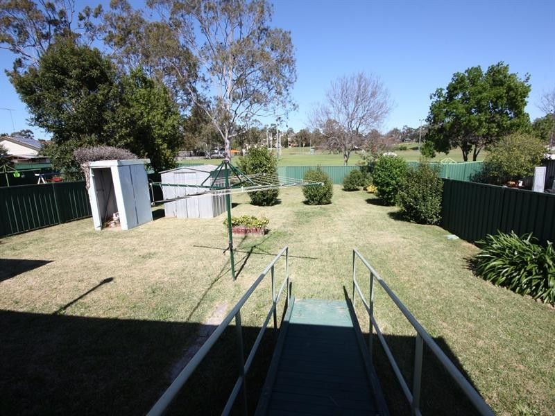 19 Phelps Crescent, Bradbury NSW 2560
