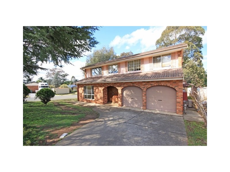 27 Woodlands Road, St Helens Park NSW 2560