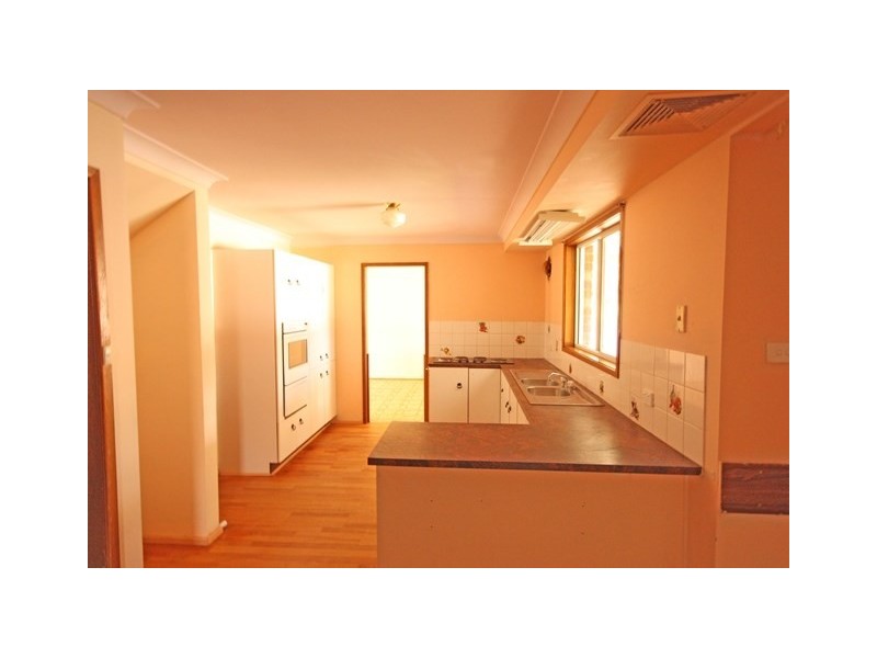 27 Woodlands Road, St Helens Park NSW 2560