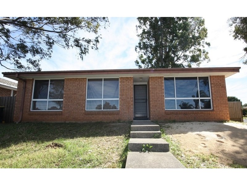 10 Brownlow Place, Ambarvale NSW 2560