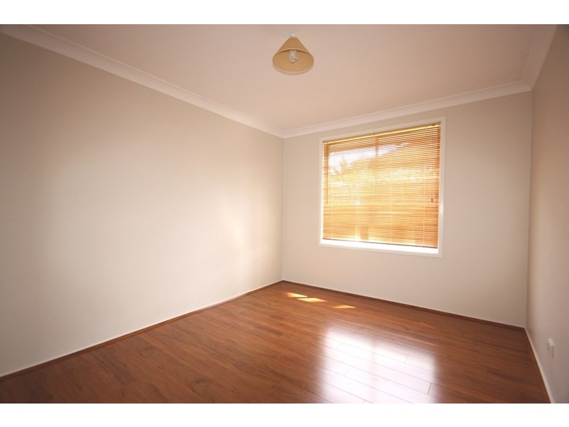 10 Brownlow Place, Ambarvale NSW 2560