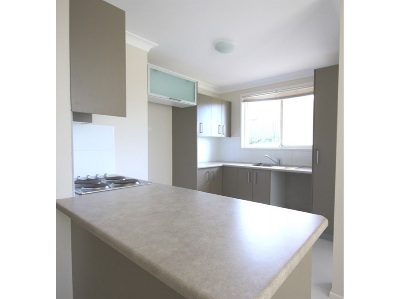 10 Brownlow Place, Ambarvale NSW 2560