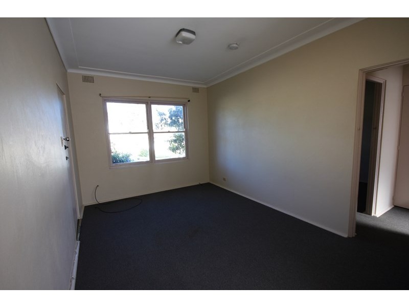 1/5 Bradbury Avenue, Campbelltown NSW 2560