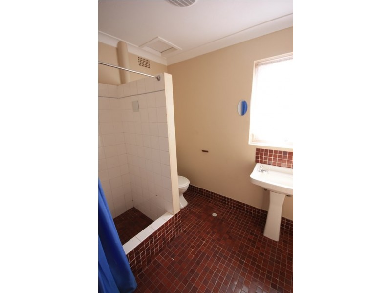 1/5 Bradbury Avenue, Campbelltown NSW 2560