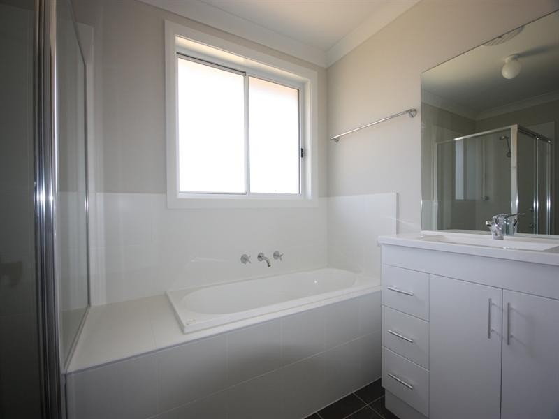 16 (Lot 33) Teasdale Street, Elderslie NSW 2570