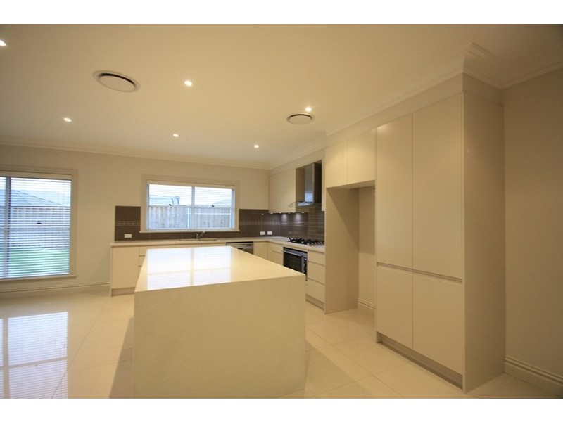 37 Young Circuit, Elderslie NSW 2570