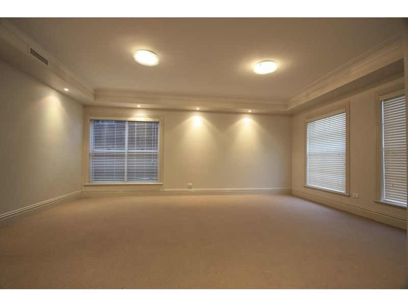 37 Young Circuit, Elderslie NSW 2570