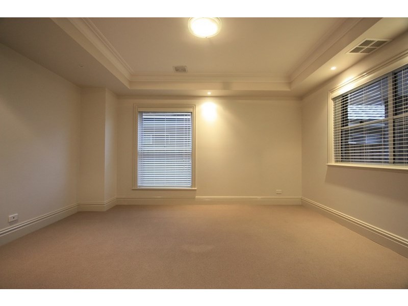 37 Young Circuit, Elderslie NSW 2570