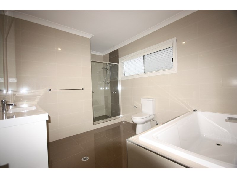 37 Young Circuit, Elderslie NSW 2570