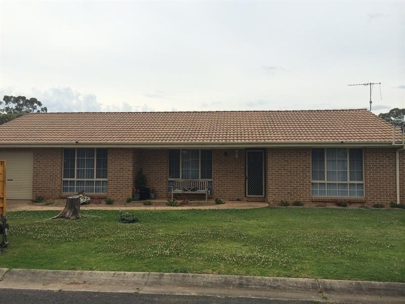 2a Ellis Avenue, Ingleburn NSW 2565