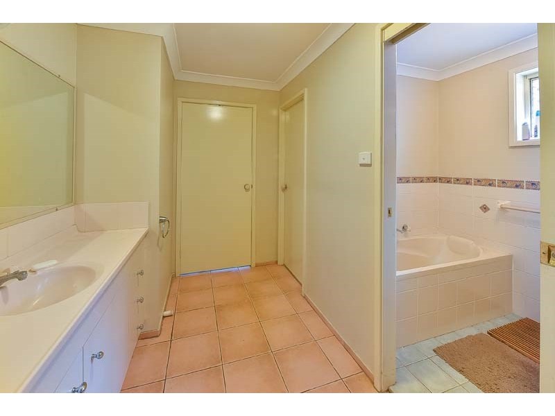 40 Ohlfsen Road, Minto NSW 2566