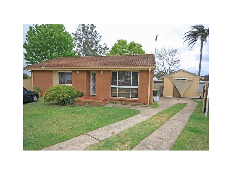 7 Seddon Place, Minto NSW 2566