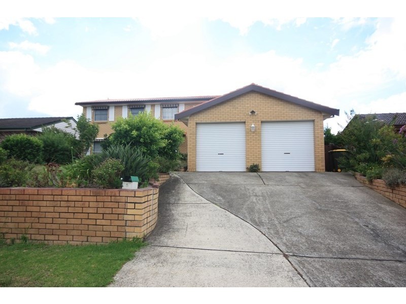 5 Moresby Place, Glenfield NSW 2167