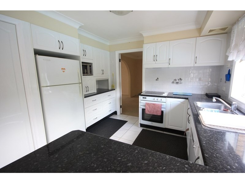 5 Moresby Place, Glenfield NSW 2167