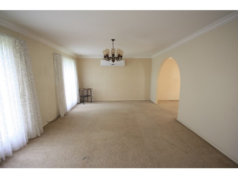 5 Moresby Place, Glenfield NSW 2167