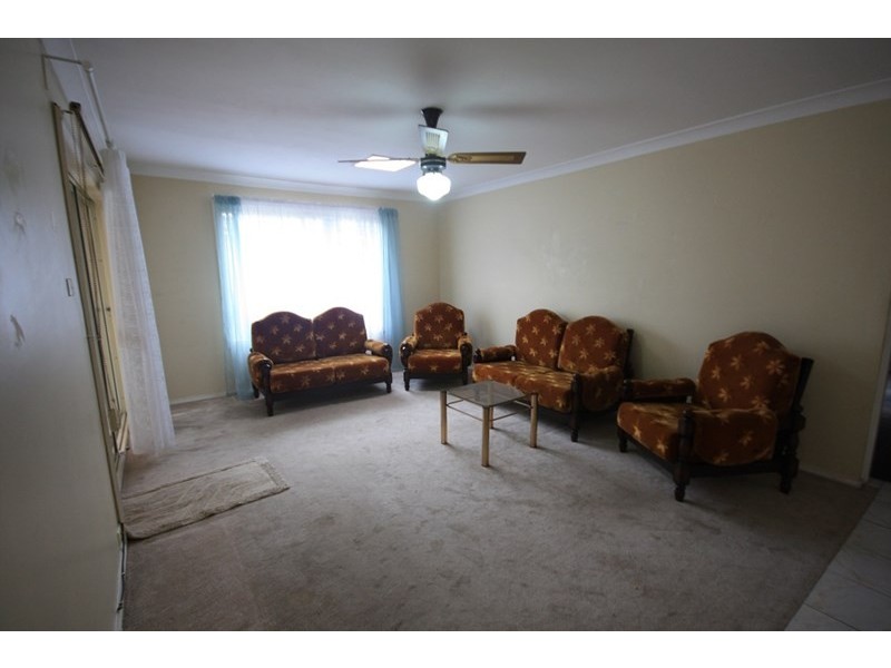 5 Moresby Place, Glenfield NSW 2167