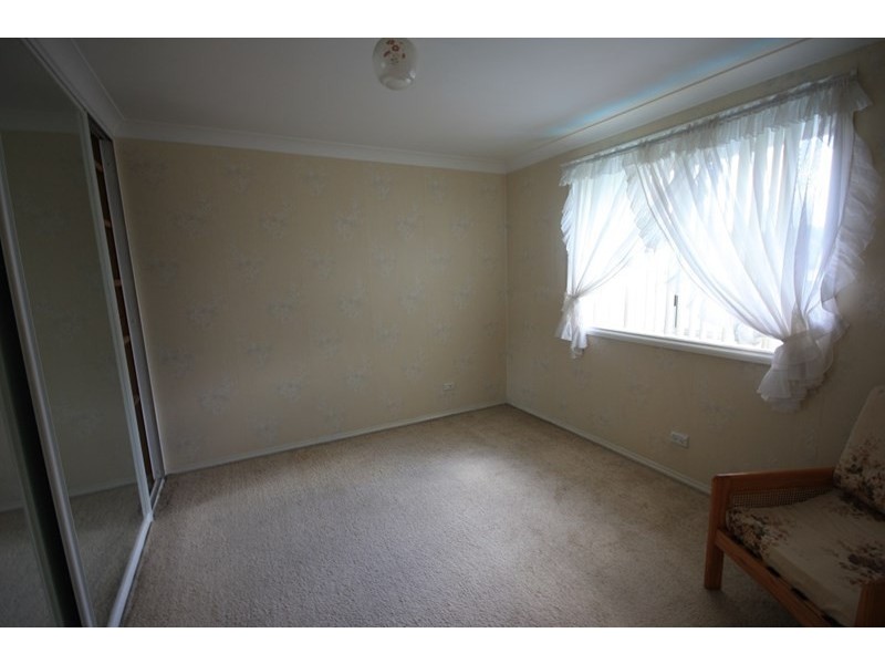 5 Moresby Place, Glenfield NSW 2167