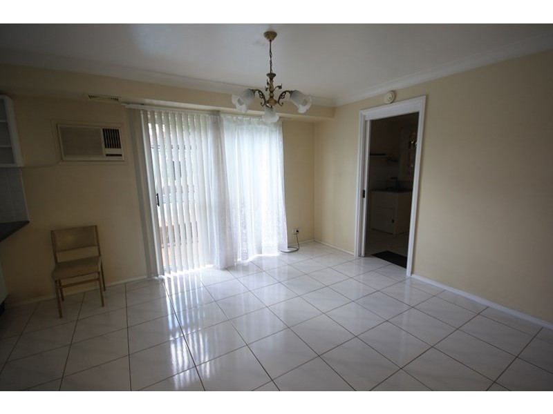 5 Moresby Place, Glenfield NSW 2167