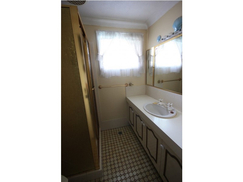 5 Moresby Place, Glenfield NSW 2167