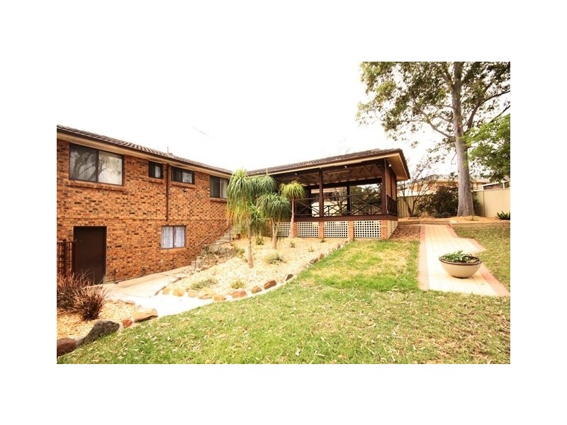 16 Moffat Place, Minto NSW 2566